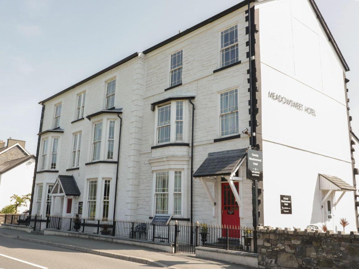 The Meadowsweet Hotel & Self Catering Apartments Llanrwst Exterior photo