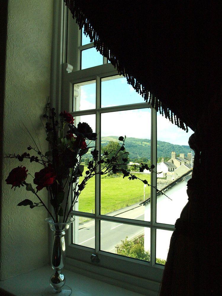 The Meadowsweet Hotel & Self Catering Apartments Llanrwst Exterior photo