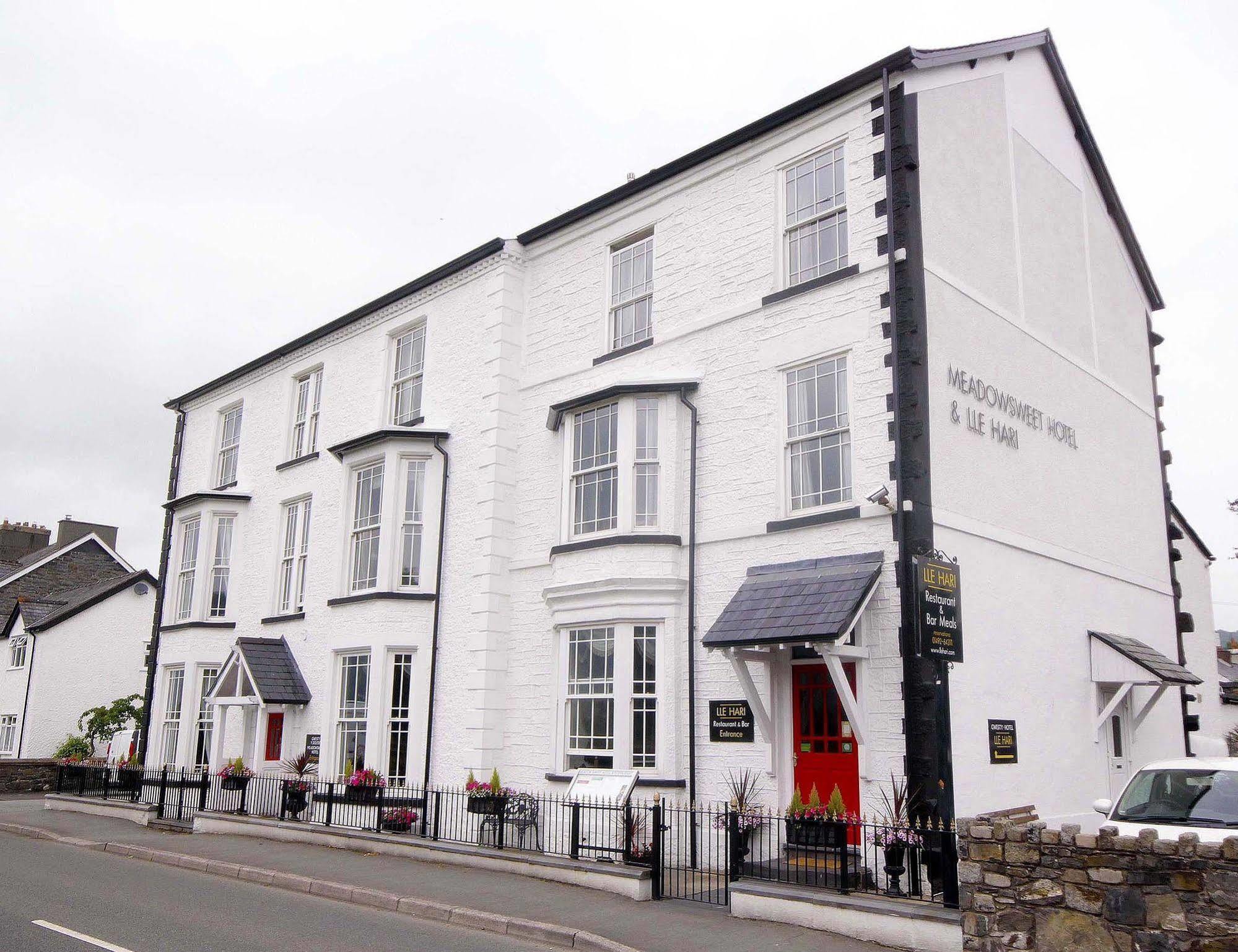 The Meadowsweet Hotel & Self Catering Apartments Llanrwst Exterior photo