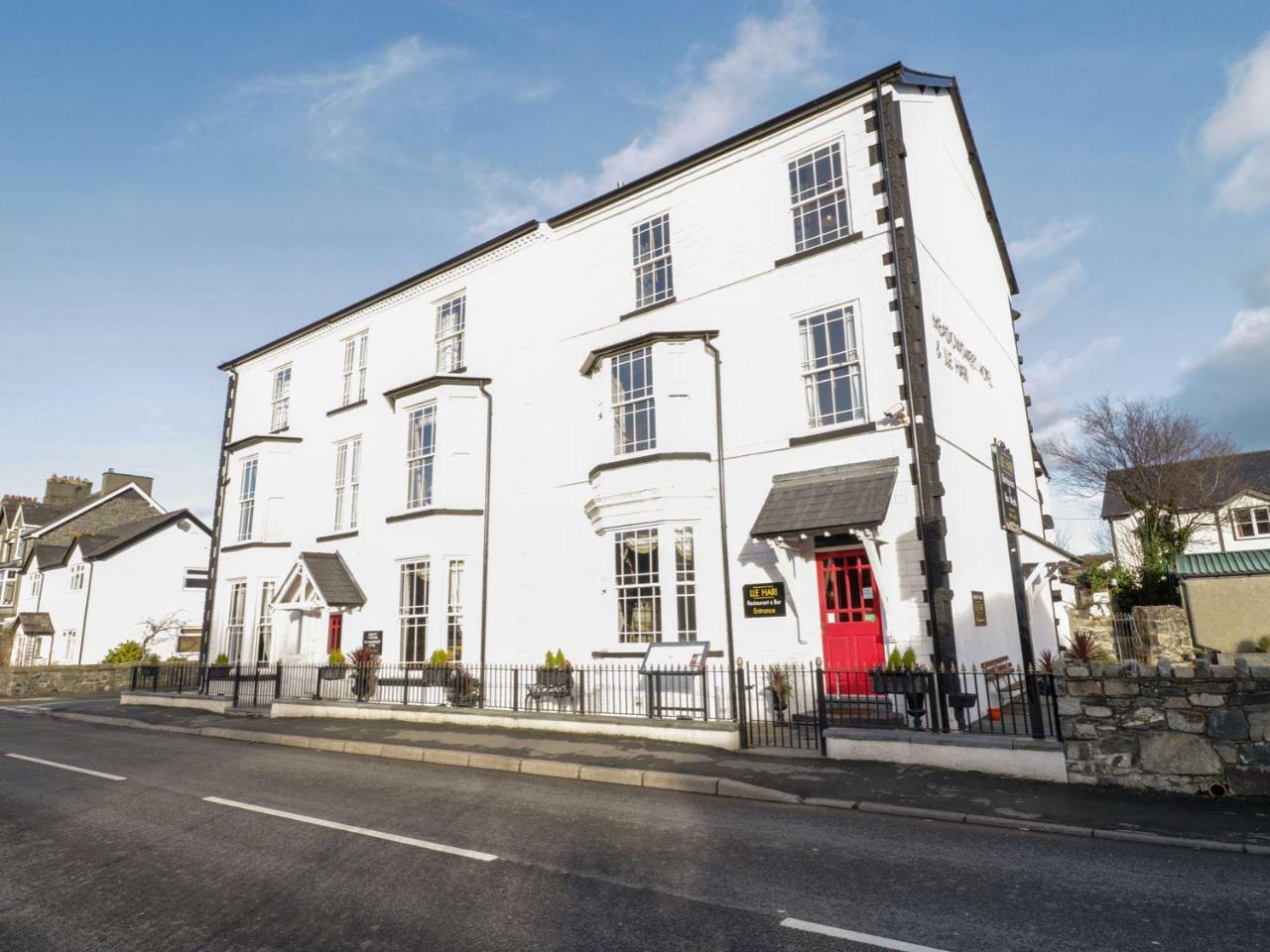 The Meadowsweet Hotel & Self Catering Apartments Llanrwst Exterior photo